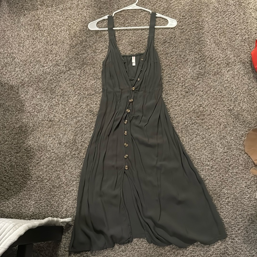 Dark green button sleeveless dress.